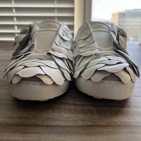 Valentino Garavani White Floral Appliqué Slip-On Sneakers - Picture 7 of 10